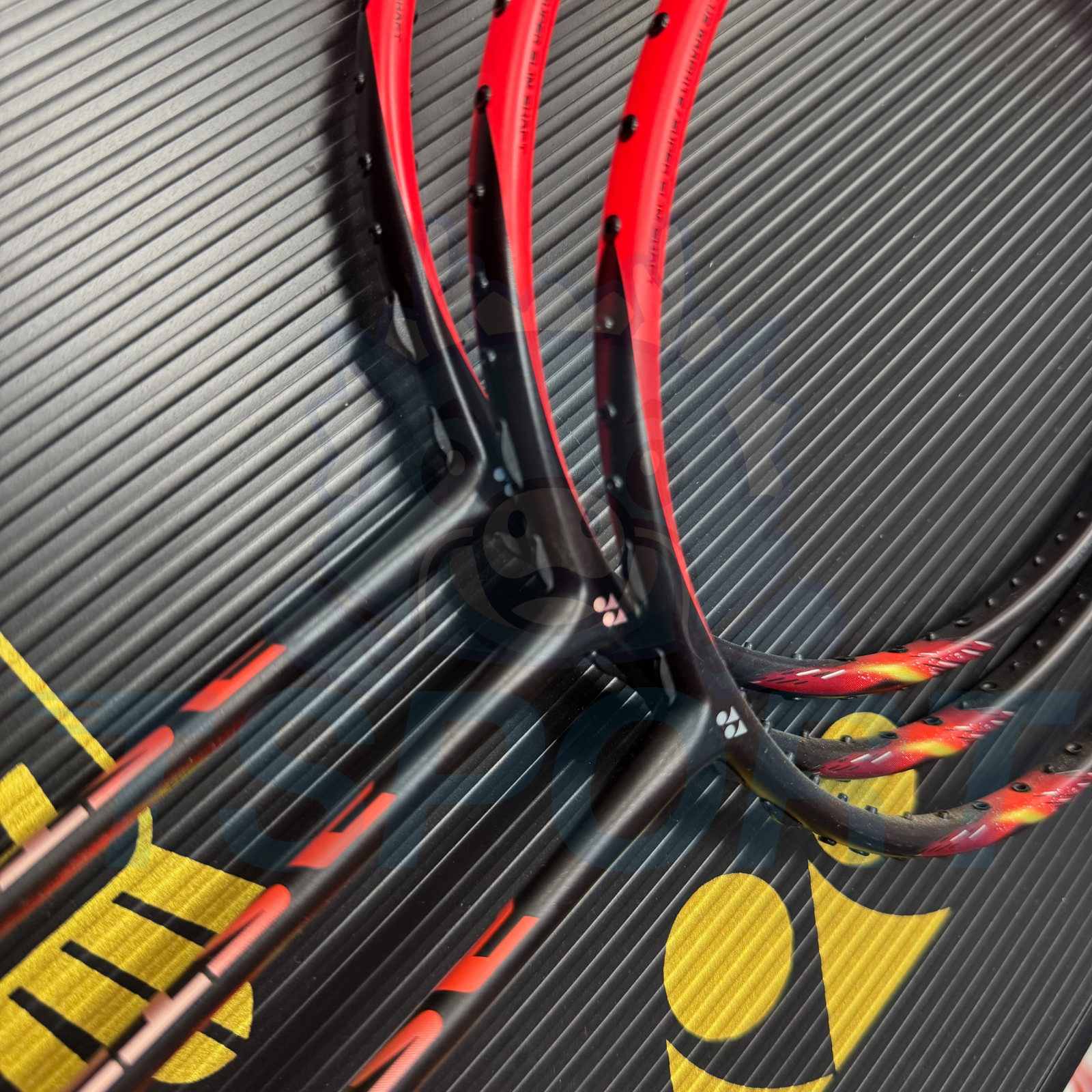 [Collect] Yonex Astrox 77 Badminton Racket - Red